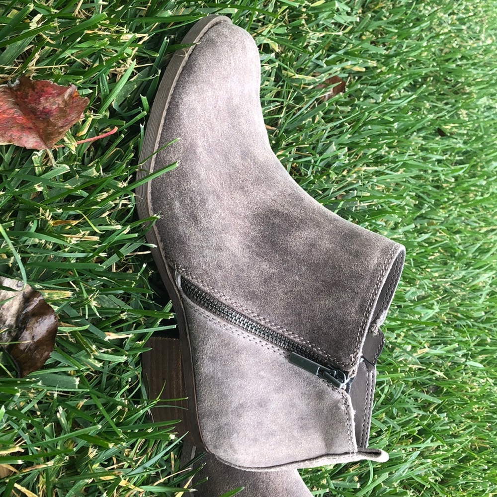 Trendy slate toned ankle boots